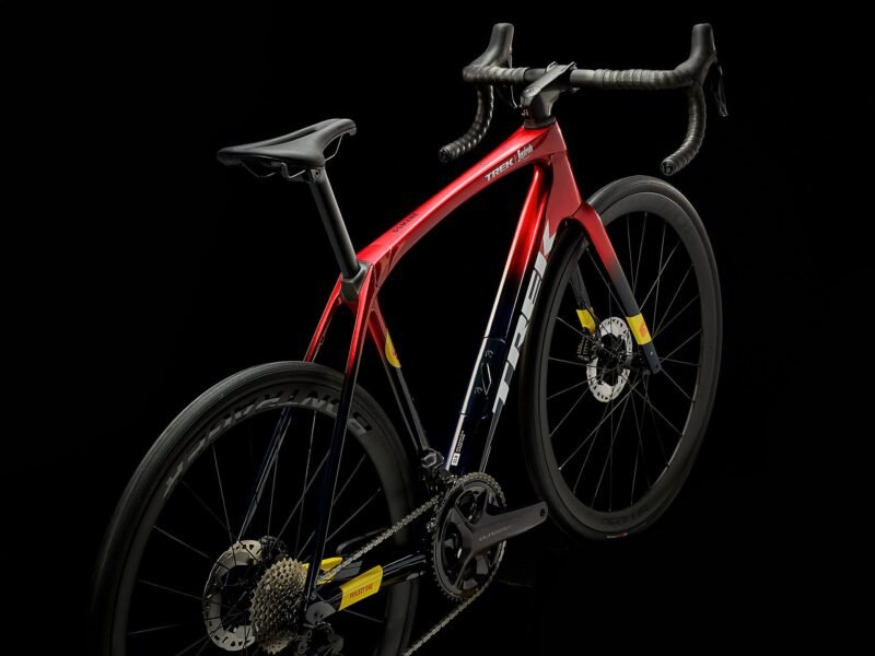 ROWER TREK DOMANE SLR7 gen. 4 Metallic Red Smoke to Blue Smoke Fade