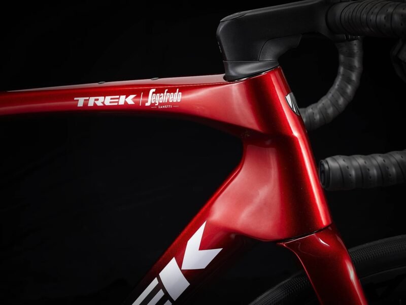 ROWER TREK DOMANE SLR7 gen. 4 Metallic Red Smoke to Blue Smoke Fade