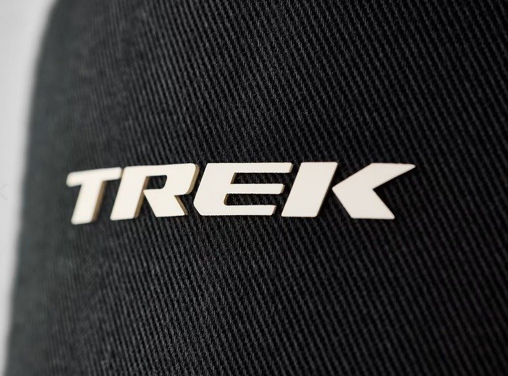 Czapka z daszkiem czarna - logo Trek